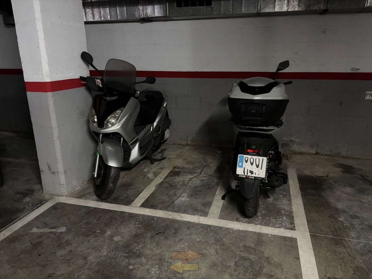1 o 2 plazas de moto contiguas en Parking El Retiro – Sitges centro